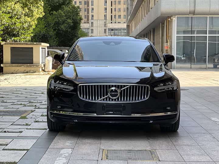 Фото 2 - Volvo S90