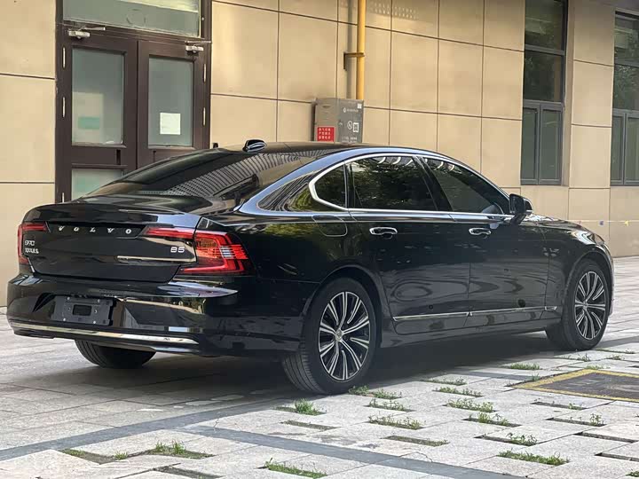 Фото 4 - Volvo S90
