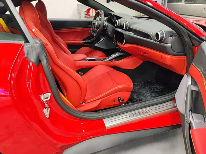 Фото 11 - Ferrari Portofino