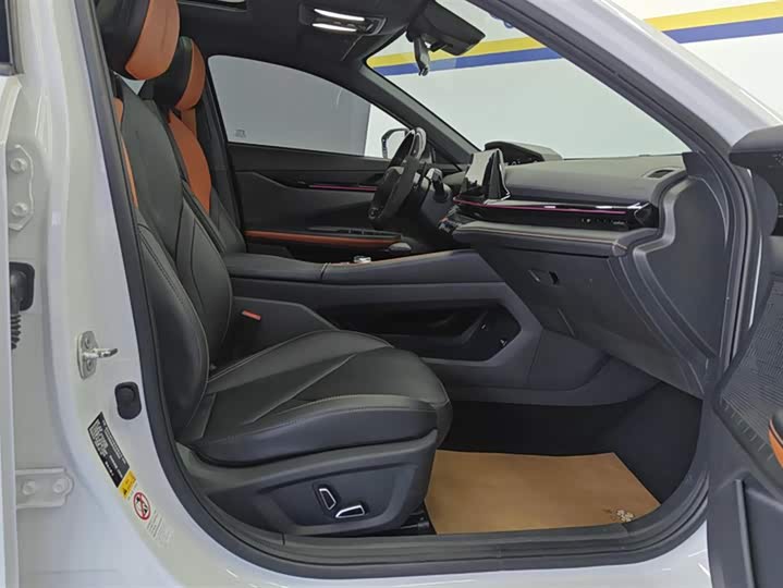 Фото 8 - Changan UNI-V