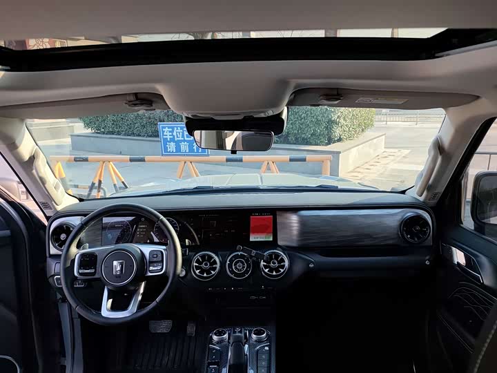 Фото 9 - Tank 300