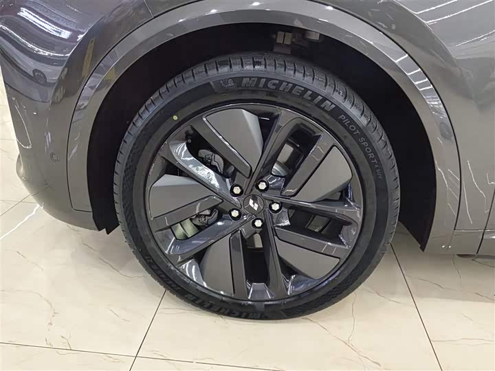 Фото 8 - LiXiang L9