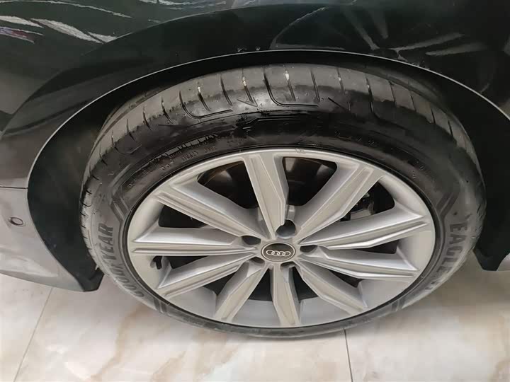 Фото 30 - Audi A6L