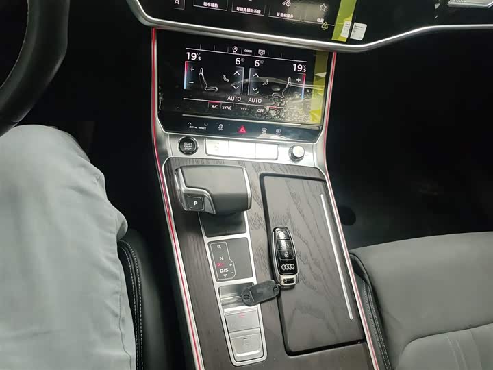 Фото 6 - Audi A6L