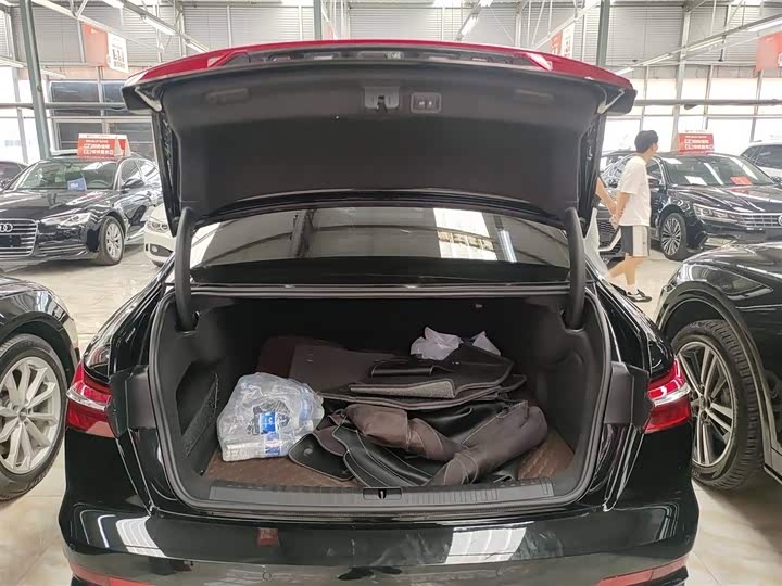 Фото 9 - Audi A6L