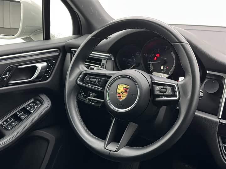 Фото 10 - Porsche Macan