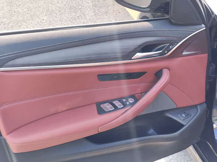 Фото 14 - BMW 5 Series