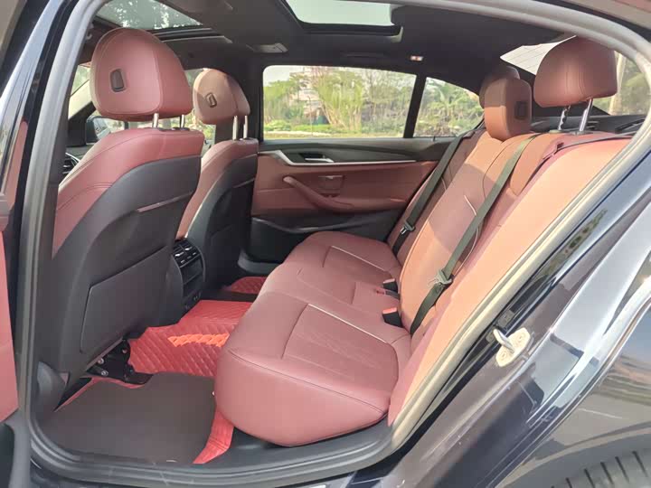 Фото 15 - BMW 5 Series