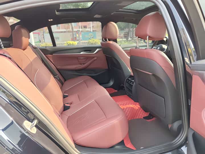 Фото 17 - BMW 5 Series