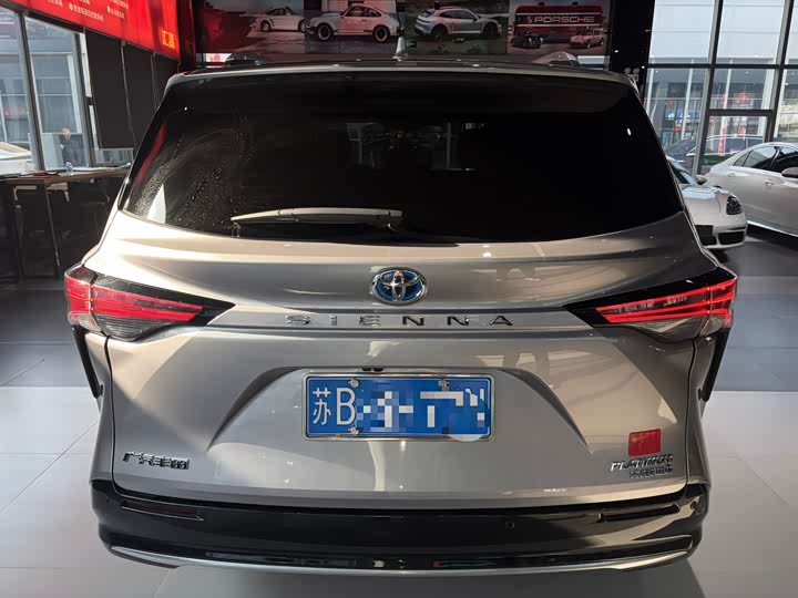 Фото 3 - Toyota Sienna