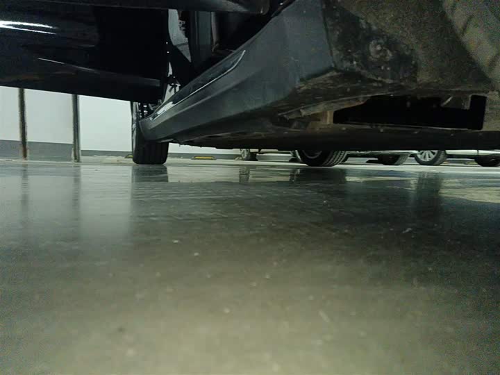 Фото 21 - Hongqi E-QM5