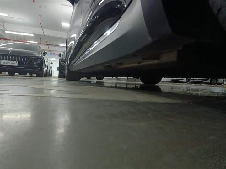 Фото 22 - Hongqi E-QM5