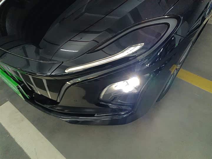 Фото 24 - Hongqi E-QM5