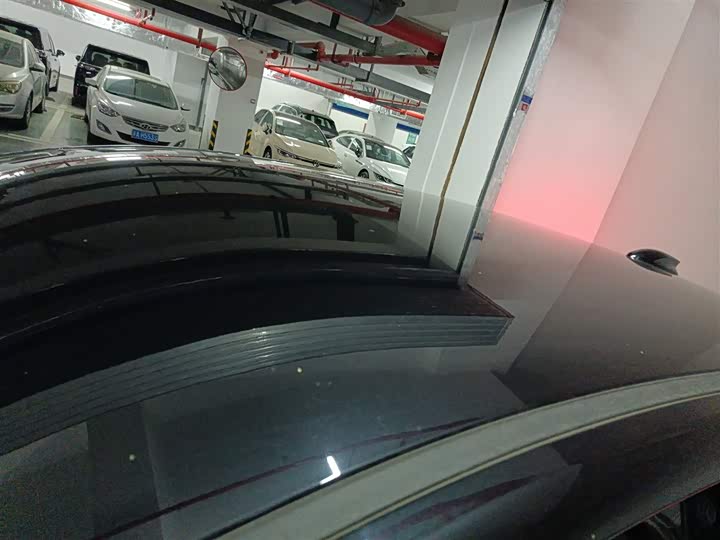 Фото 27 - Hongqi E-QM5