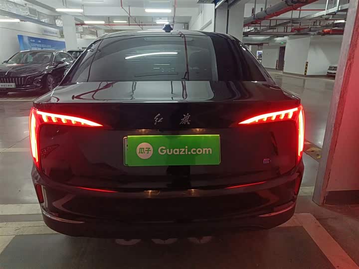 Фото 6 - Hongqi E-QM5