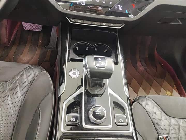 Фото 16 - Hongqi HS5