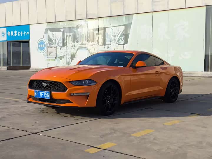 Фото 1 - Ford Mustang