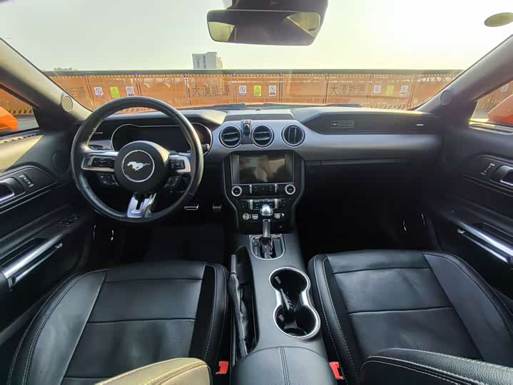 Фото 9 - Ford Mustang