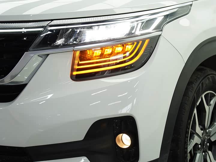 Фото 7 - Kia KX3