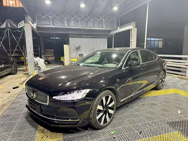 Фото 1 - Volvo S90 Hybrid