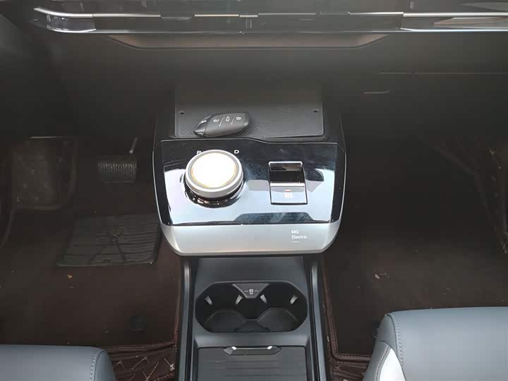 Фото 14 - MG Motor 4 EV