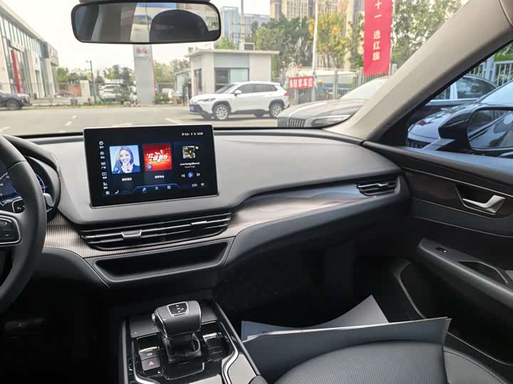 Фото 10 - Hongqi E-QM5