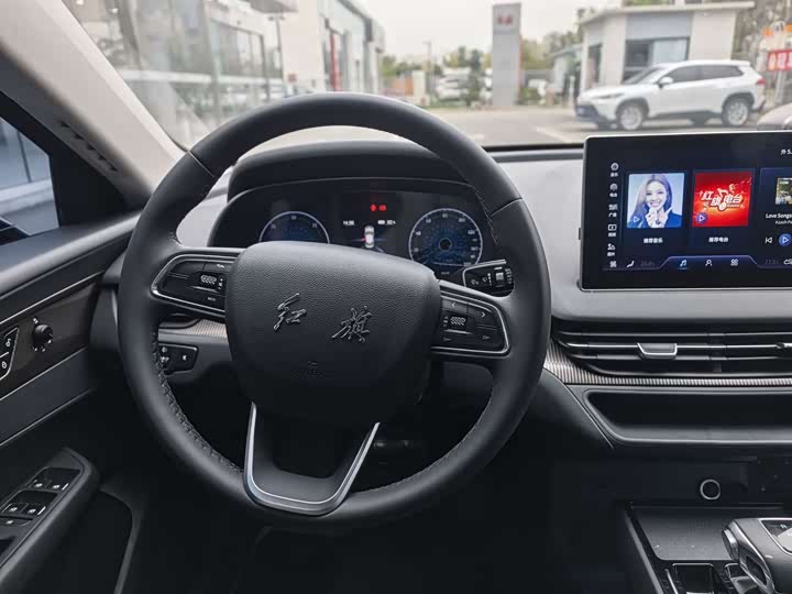 Фото 9 - Hongqi E-QM5