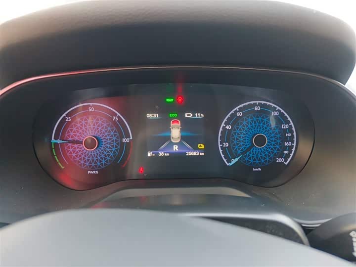 Фото 12 - Hongqi E-QM5