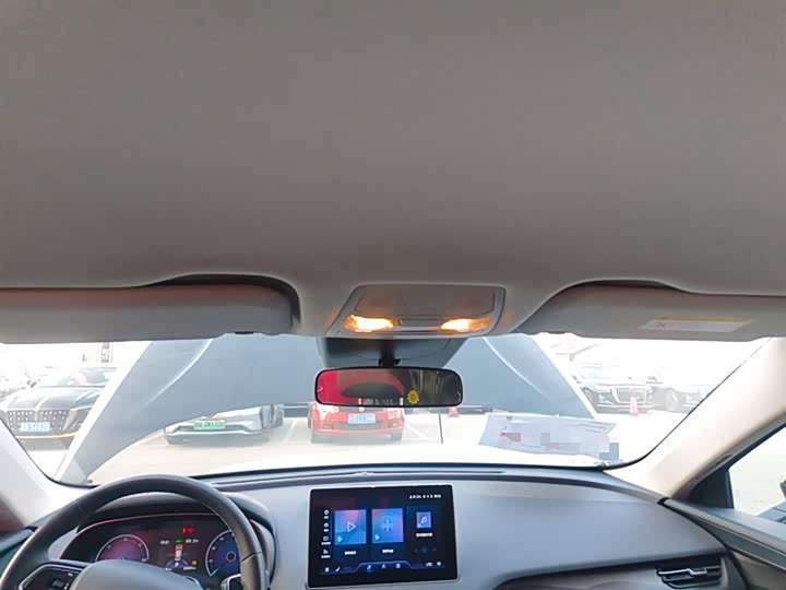 Фото 18 - Hongqi E-QM5