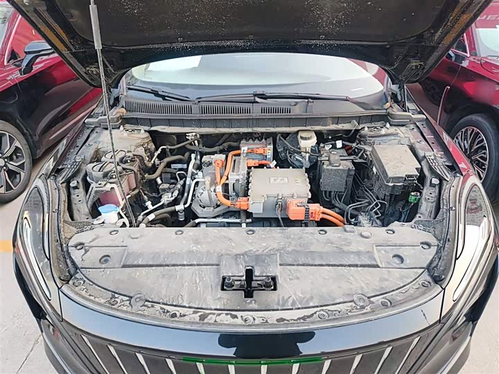 Фото 20 - Hongqi E-QM5