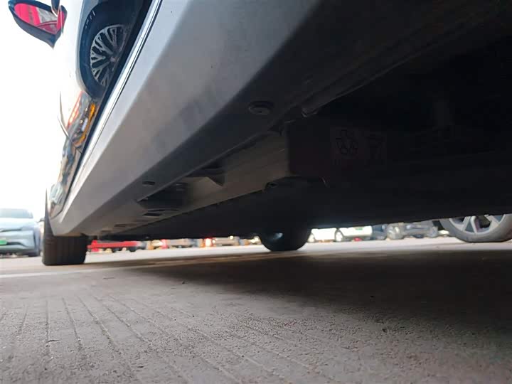 Фото 22 - Hongqi E-QM5