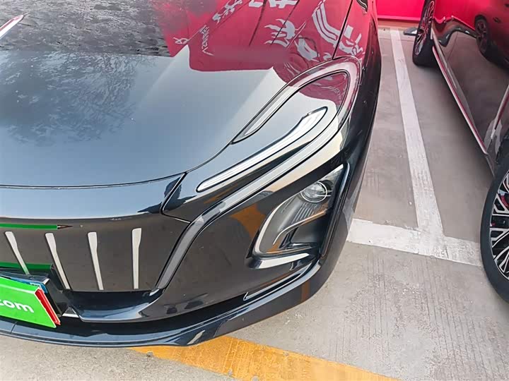 Фото 24 - Hongqi E-QM5