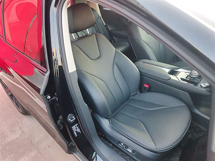 Фото 25 - Hongqi E-QM5