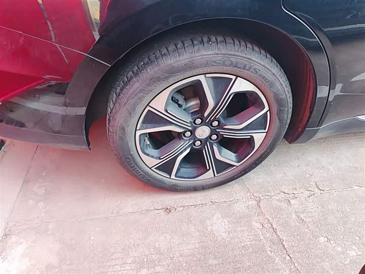 Фото 26 - Hongqi E-QM5