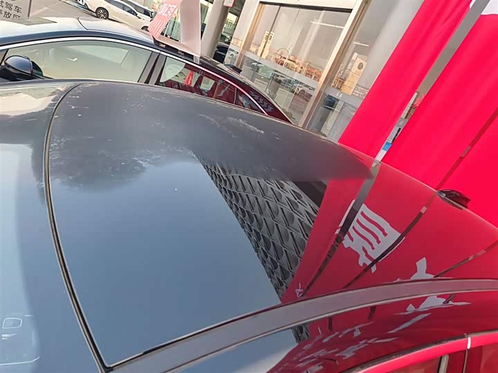 Фото 27 - Hongqi E-QM5