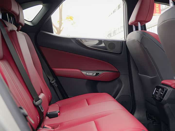 Фото 14 - Lexus NX