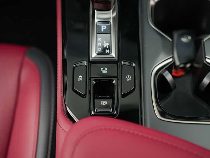 Фото 18 - Lexus NX