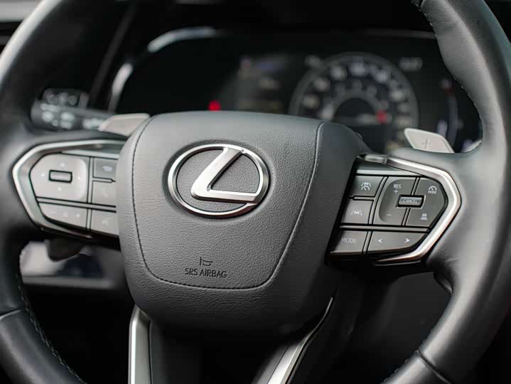 Фото 20 - Lexus NX