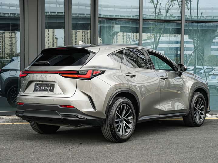 Фото 4 - Lexus NX