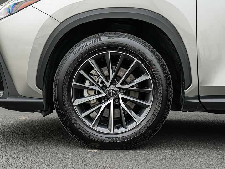 Фото 8 - Lexus NX