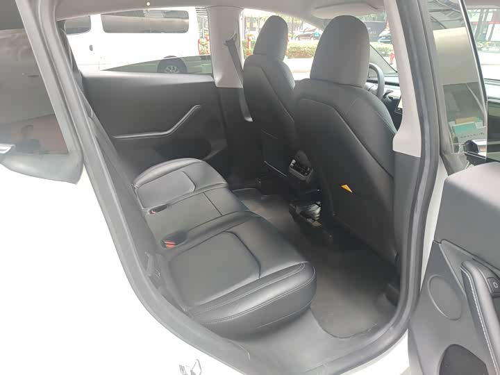 Фото 15 - Tesla Model Y