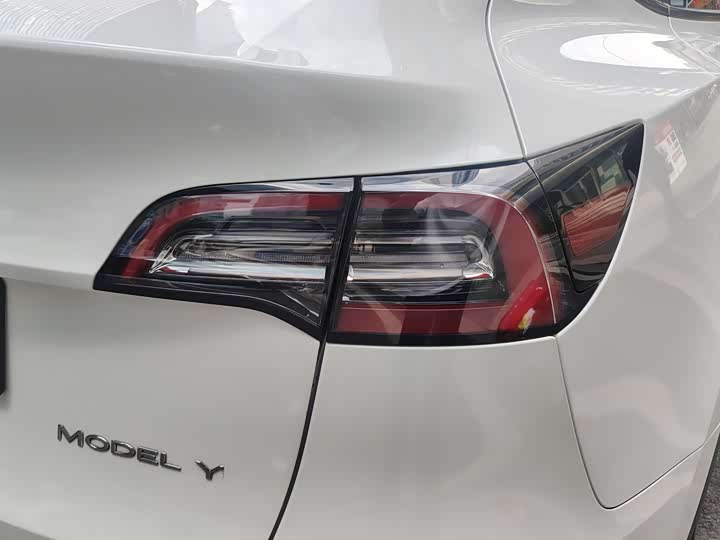 Фото 18 - Tesla Model Y