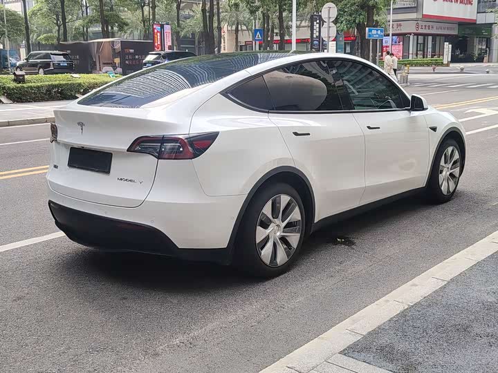 Фото 6 - Tesla Model Y
