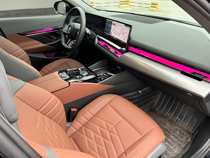 Фото 12 - BMW i5