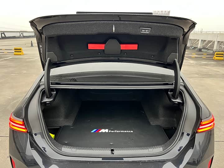 Фото 13 - BMW i5