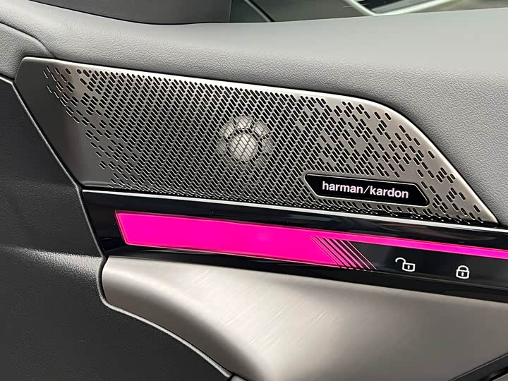 Фото 16 - BMW i5