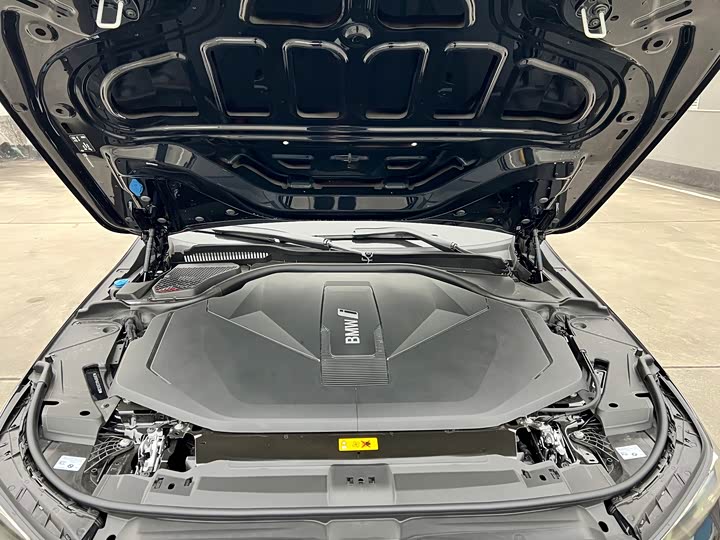 Фото 18 - BMW i5