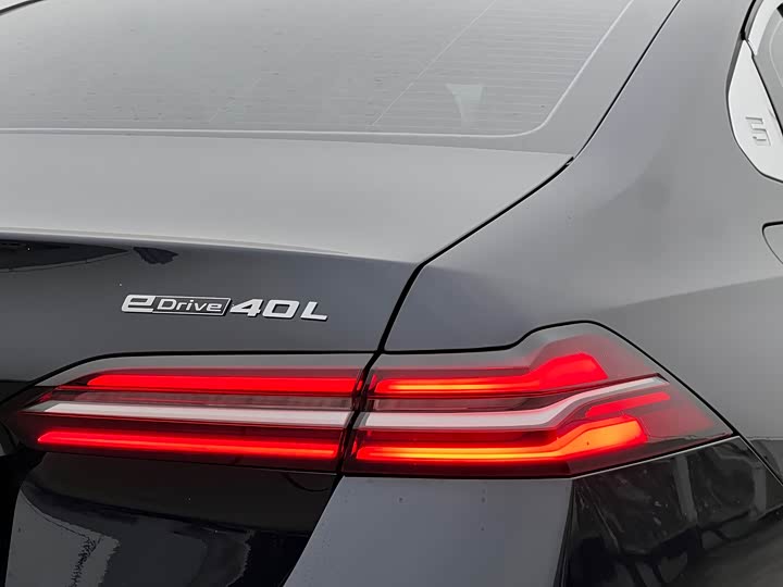 Фото 23 - BMW i5