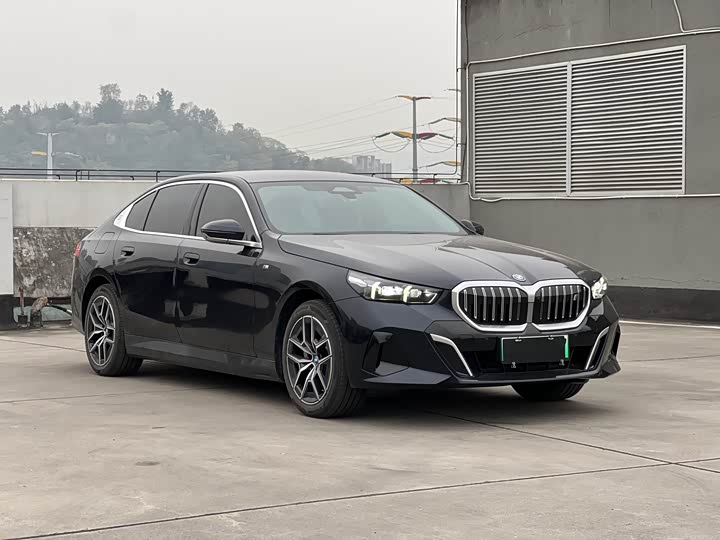 Фото 3 - BMW i5