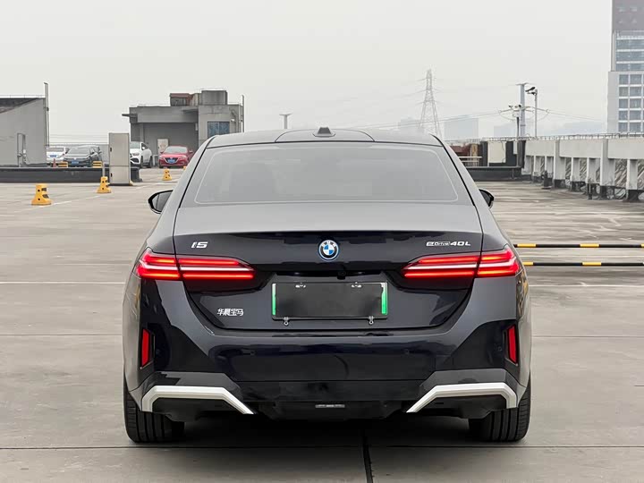 Фото 5 - BMW i5